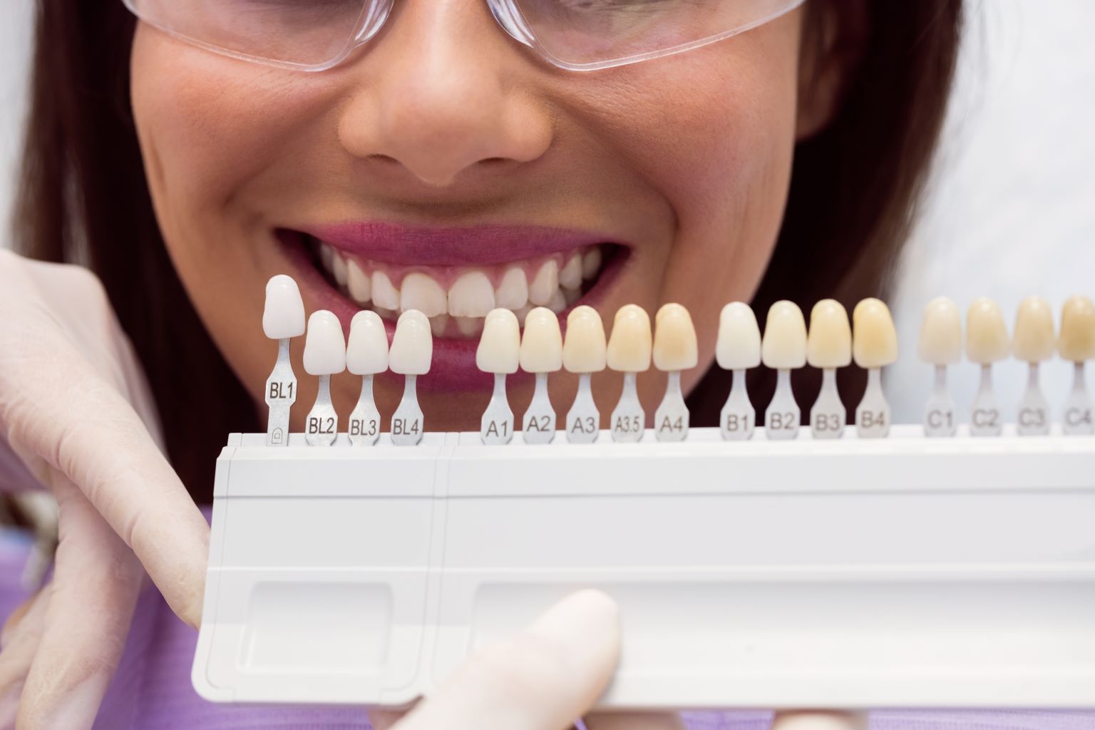 How Porcelain Veneers Help Fix Cracked, Chipped, or Stained Teeth